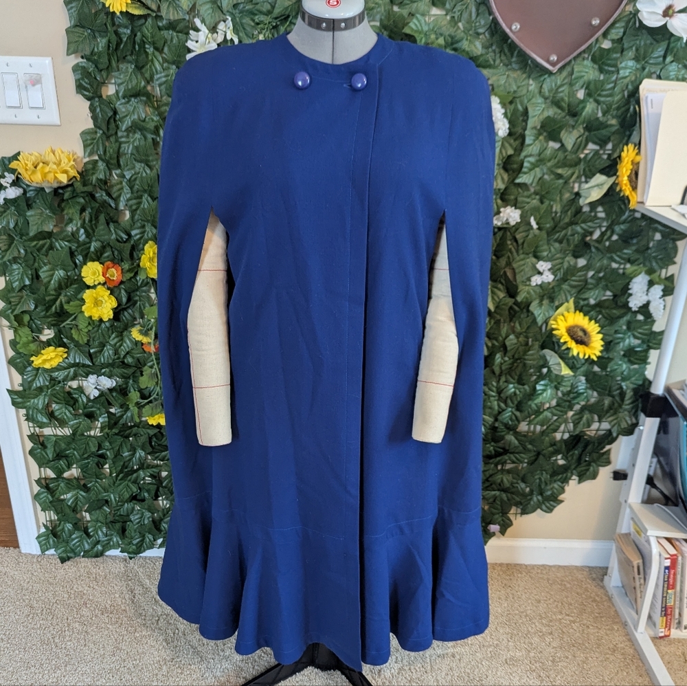 VTG Woll 1980s Dynasty Cape